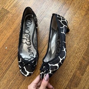 Vintage Giraffe Print Flats